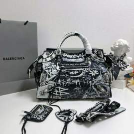 Picture of Balenciaga Handbags _SKUfw177415592fw